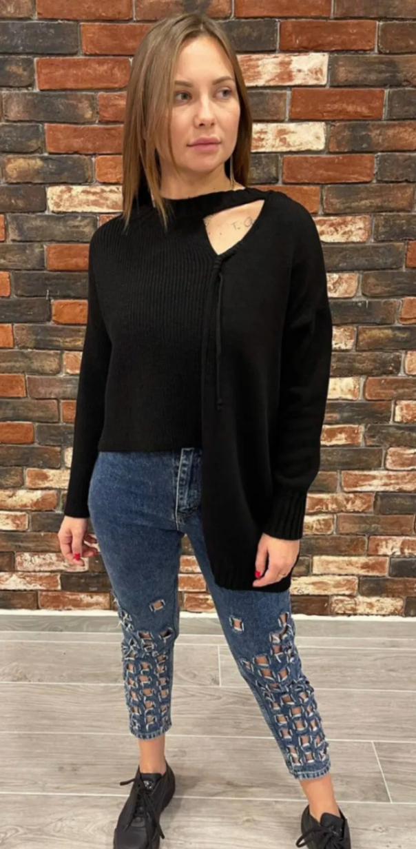 Tek Tarafı Uzun Pencere Detaylı Triko Kazak Siyah