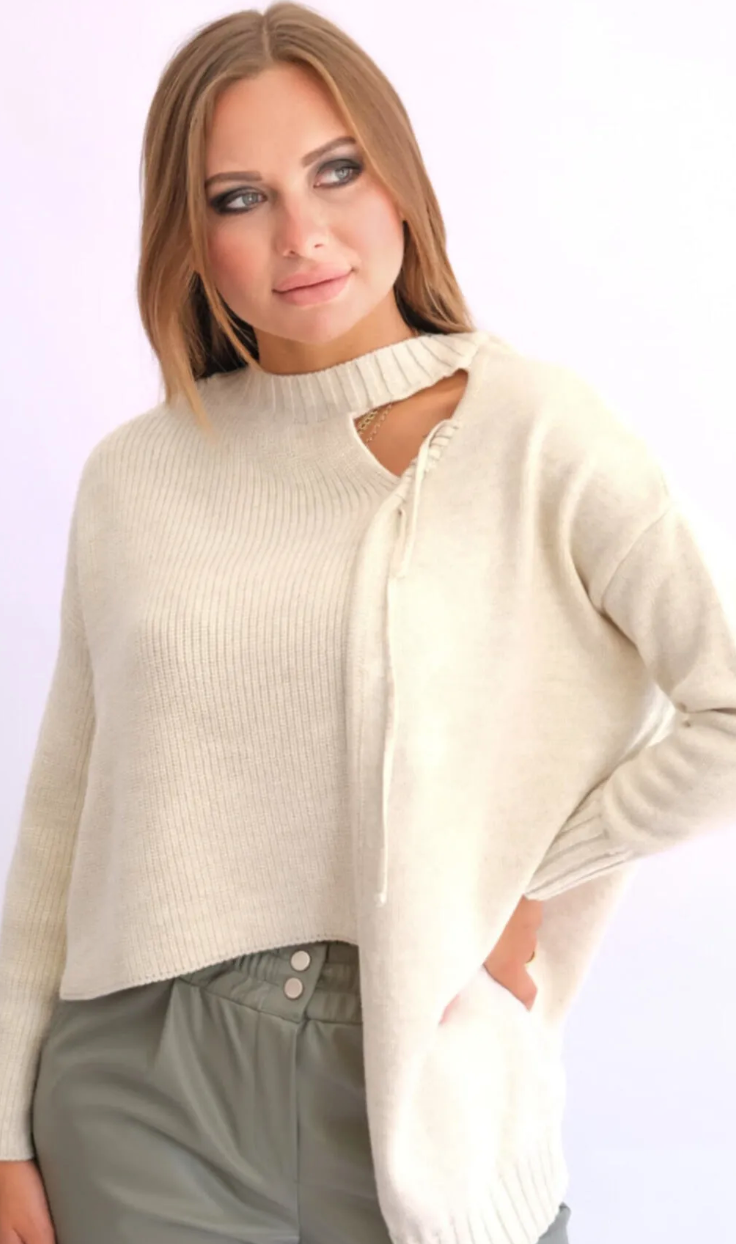 Tek Tarafı Uzun Pencere Detaylı Triko Kazak