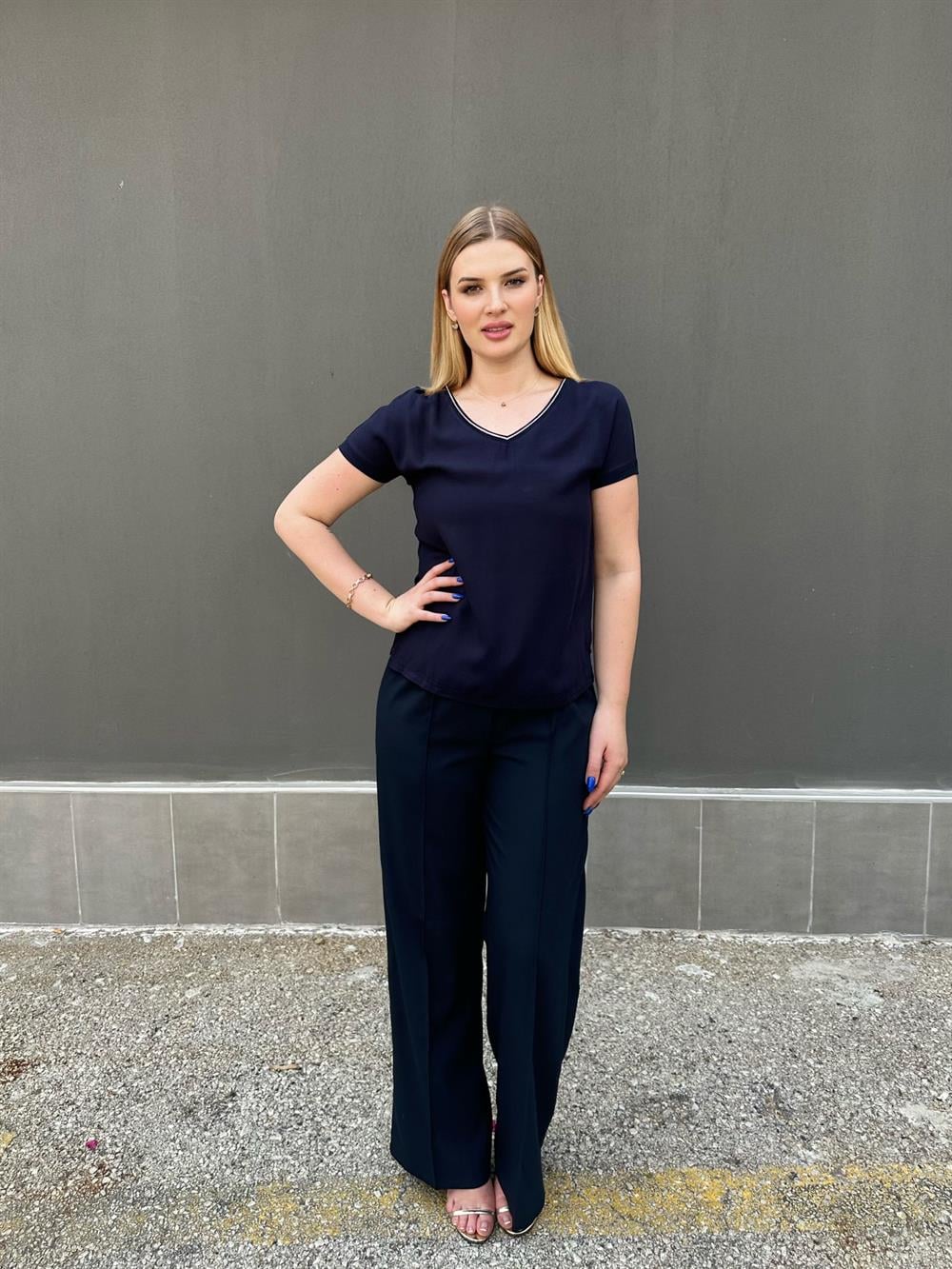 V Yaka Lacivert Tshirt 