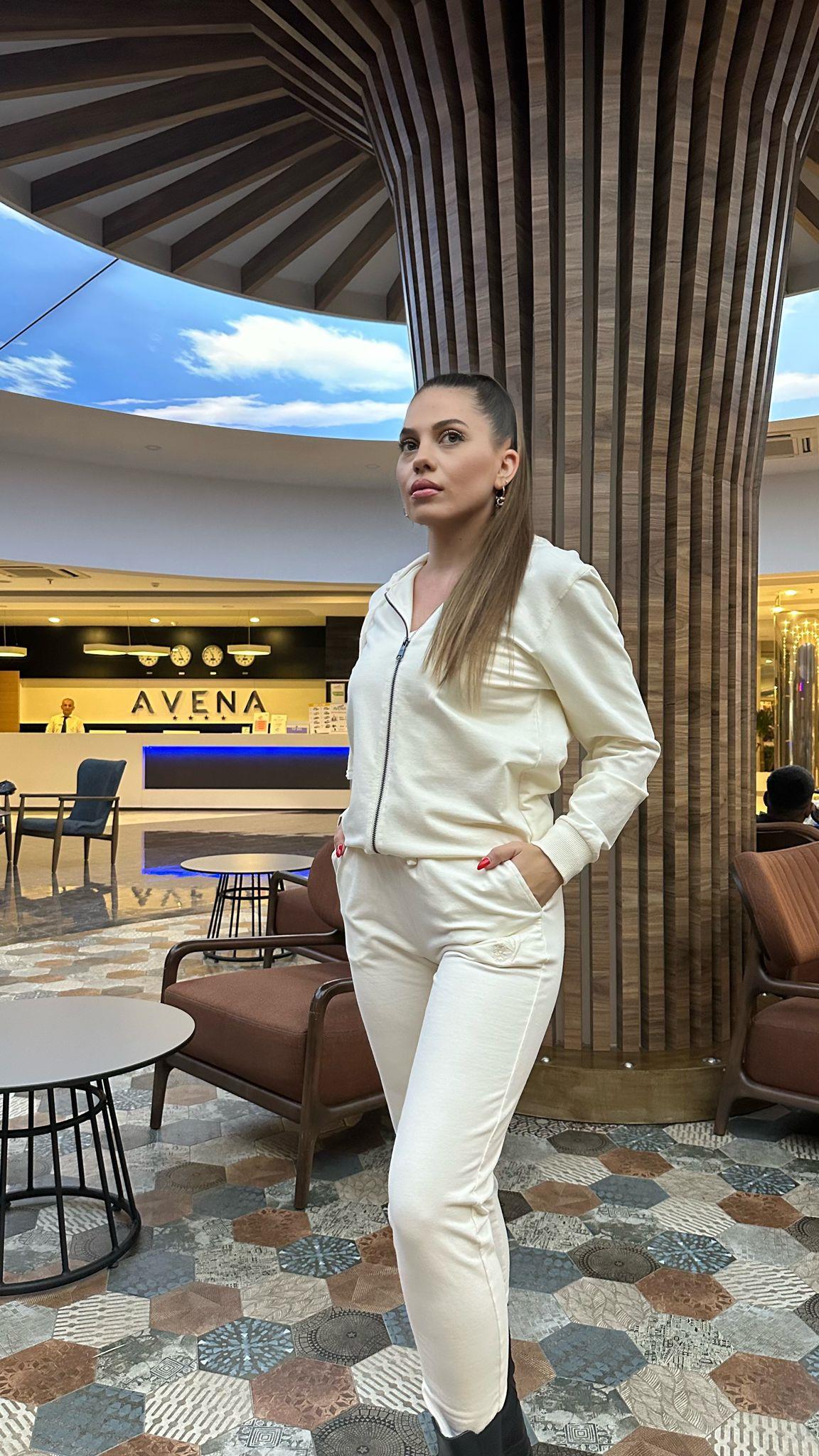 Önden Fermuarlı Kapşüonlu Krem Swetshirt