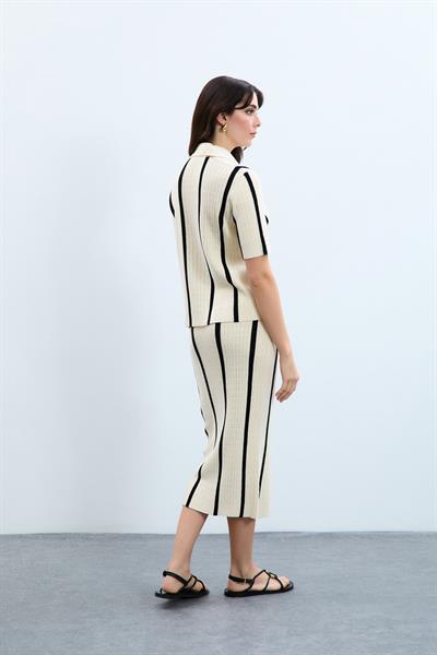  Ажурный кардиган с полосками контрастного цвета и пуговицами HRK9372KEMİK