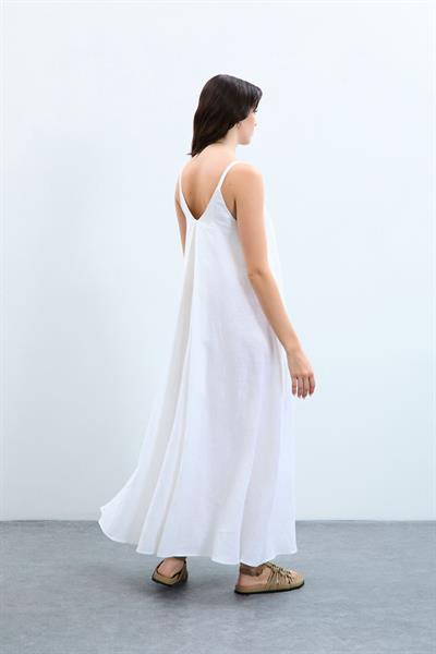 Платье из 100% льна на тонких бретелях 10K3582BEYAZ