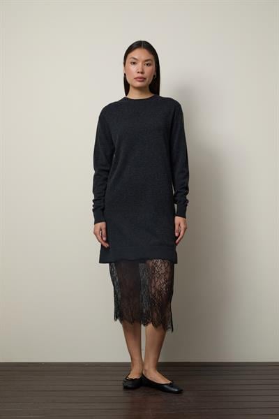 %100 Yün Elbise ve Dantel Etek Seti