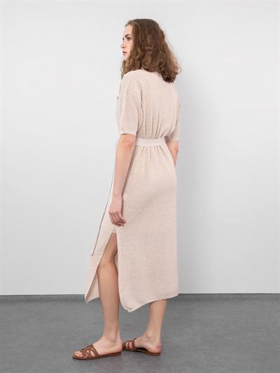 Ажурное платье с разрезом поло и поясом ELB9324TAS