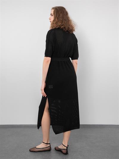 Ажурное платье с разрезом поло и поясом ELB9324SIYAH