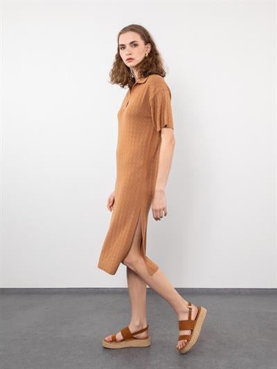 Ажурное платье с вырезом-поло и разрезом ELB9278SUTLUKAHVE