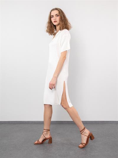 Ажурное платье с вырезом-поло и разрезом ELB9278BEYAZ