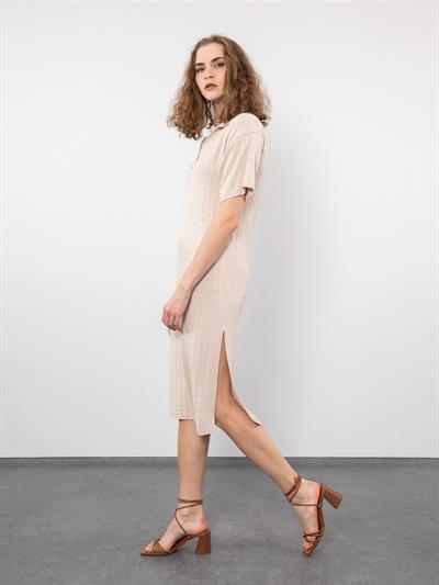 Ажурное платье с вырезом-поло и разрезом ELB9278TAS