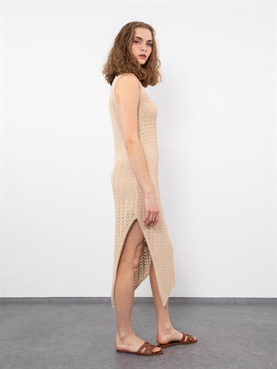 Асимметричное платье с ажурным разрезом и деталью ELB8004BEJ