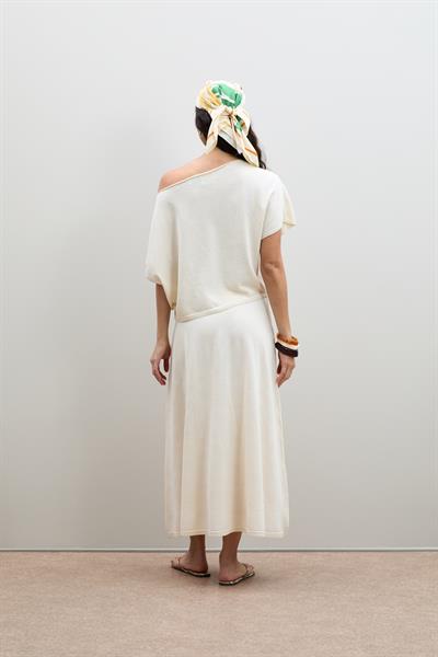 Свитер из органического хлопка с асимметричным горловым вырезом