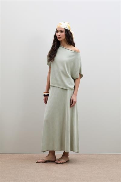 Свитер из органического хлопка с асимметричным горловым вырезом