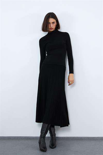 Платье миди с высоким воротником и ребристыми деталями ELB10032SİYAH