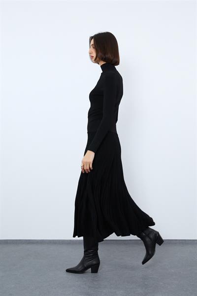 Платье миди с высоким воротником и ребристыми деталями ELB10032SİYAH