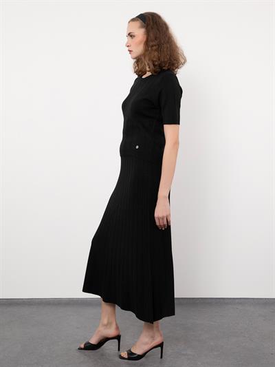 Свитер с круглым вырезом и металлизированной пряжкой KZK9598SIYAH