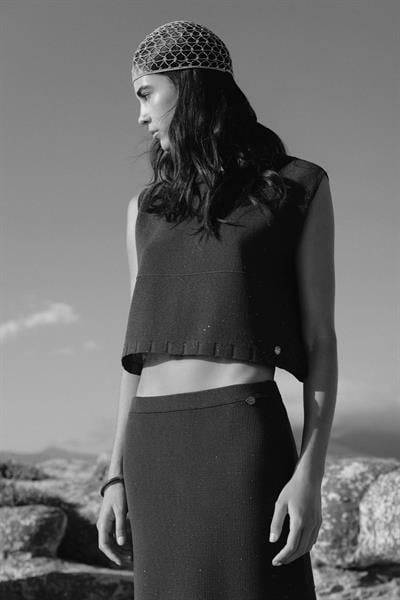 Свитер с круглым вырезом и мини-пайетками с полосатыми деталями KZK12410SİYAH