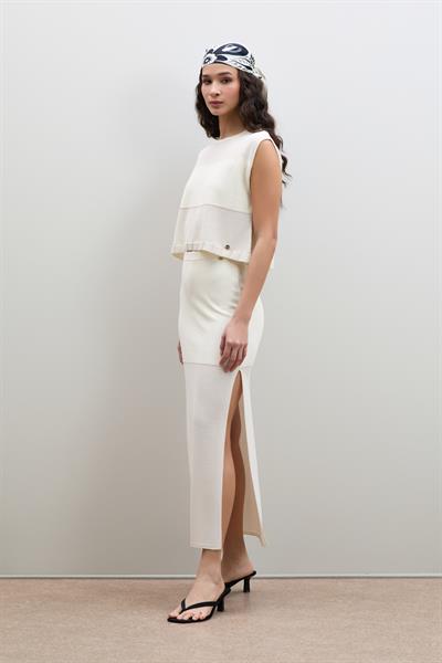 Свитер с круглым вырезом и мини-пайетками с полосатыми деталями KZK12410KEMİK