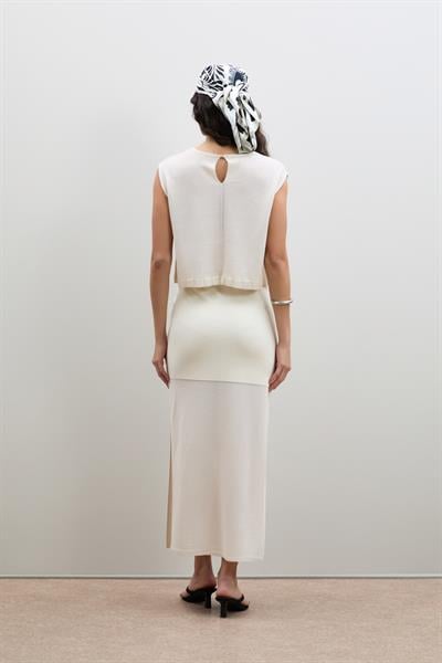 Свитер с круглым вырезом и мини-пайетками с полосатыми деталями KZK12410KEMİK