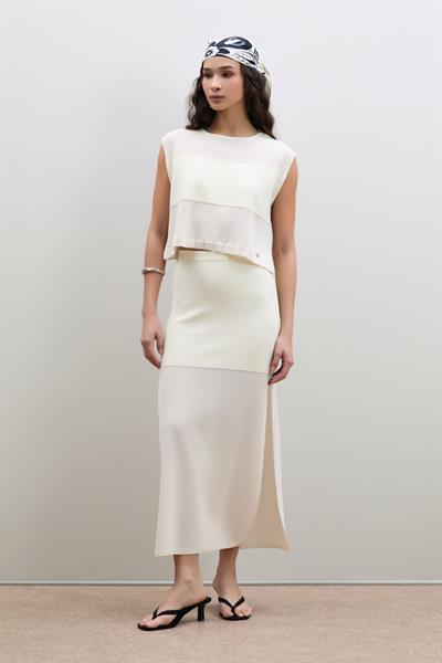 Свитер с круглым вырезом и мини-пайетками с полосатыми деталями KZK12410KEMİK