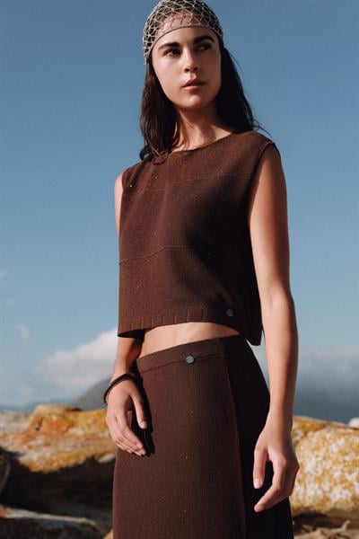 Свитер с круглым вырезом и мини-пайетками с полосатыми деталями KZK12410KAHVE