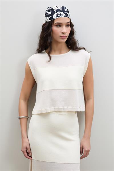 Свитер с круглым вырезом и мини-пайетками с полосатыми деталями KZK12410KEMİK