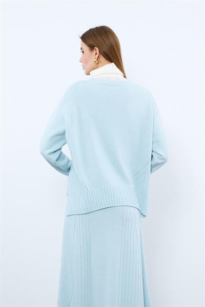 Свитер с воротником-водолазкой и вязанными деталями из смеси кашемира и шерсти. KZK10052AÇIK MAVİ