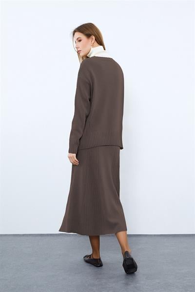 Свитер с воротником-водолазкой и вязанными деталями из смеси кашемира и шерсти. KZK10052KAHVE