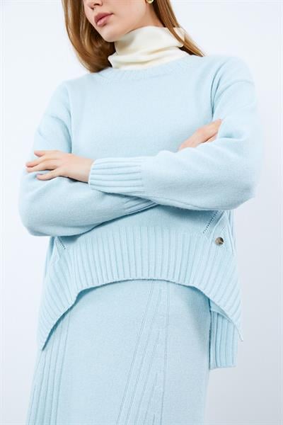 Свитер с воротником-водолазкой и вязанными деталями из смеси кашемира и шерсти. KZK10052AÇIK MAVİ
