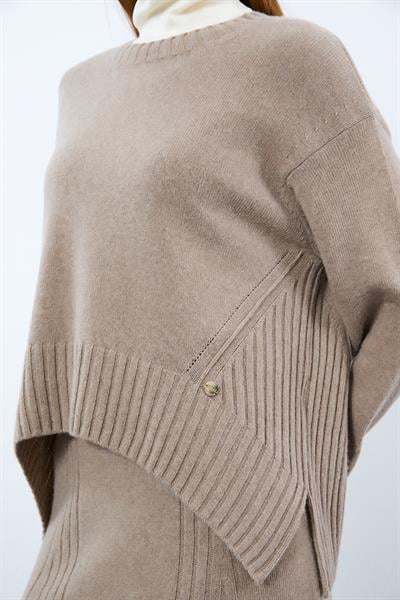 Свитер с воротником-водолазкой и вязанными деталями из смеси кашемира и шерсти. KZK10052KOYU BEJ