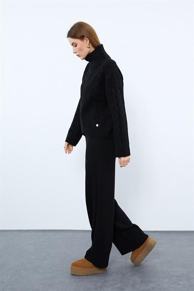 Свитер с воротником-водолазкой и узором коса из смеси кашемира. KZK9862SİYAH