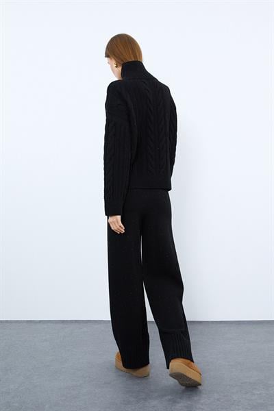 Свитер с воротником-водолазкой и узором коса из смеси кашемира. KZK9862SİYAH