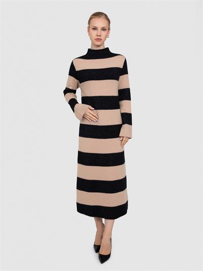 Полосатое платье с высоким воротником и металлизированной нитью ELB8128SIYAHBEJ