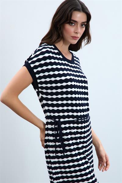 Полосатое платье с поясом ELB9386LACİVERT