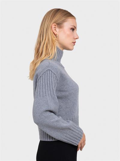 Свитер с капюшоном и реистыми деталями KZK6072GRI