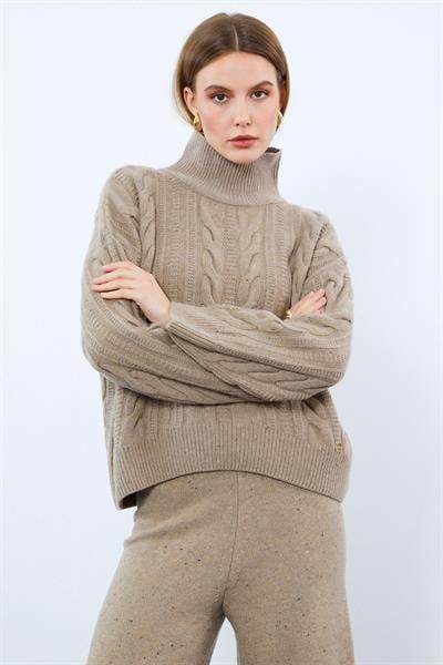 Свитер с воротником-водолазкой и узором коса из смеси кашемира. KZK9862KOYU BEJ