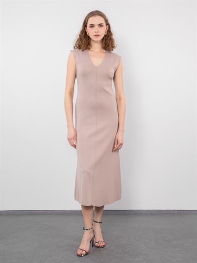 Платье с треугольным вырезом и завязками цвета металлик, с полосатой строчкой ELB9480PUDRA