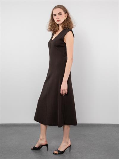 Платье с треугольным вырезом и завязками цвета металлик, с полосатой строчкой ELB9480KAHVE