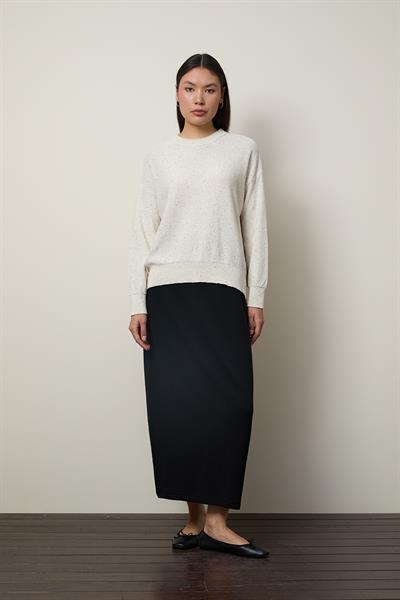 Свитер с круглым вырезом и мини-пайетками