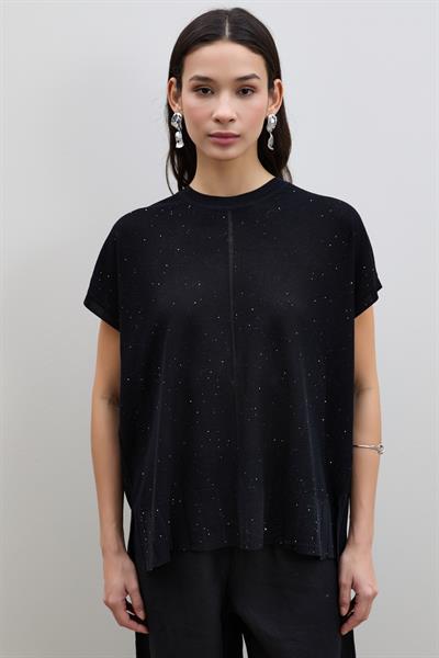 Свитер с пайетками и кнопочными деталями