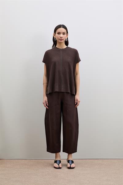 Свитер с пайетками и кнопочными деталями