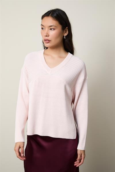 Свитер с V-образным вырезом, украшенный мини-пайетками и деталями на спинке