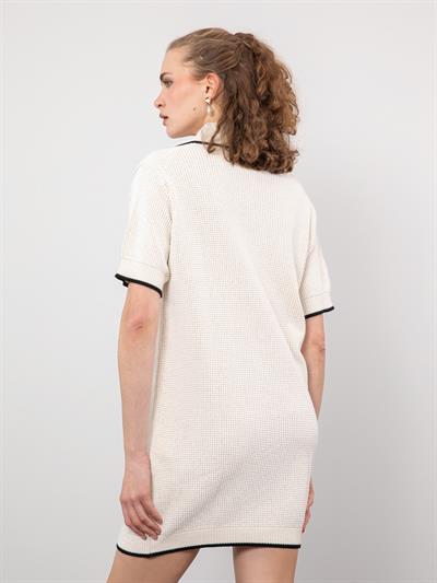 Текстурированное платье из смеси органического хлопка с воротником-поло, металлизированным шнурком и контрастными цветными деталями ELB9310KEMIK