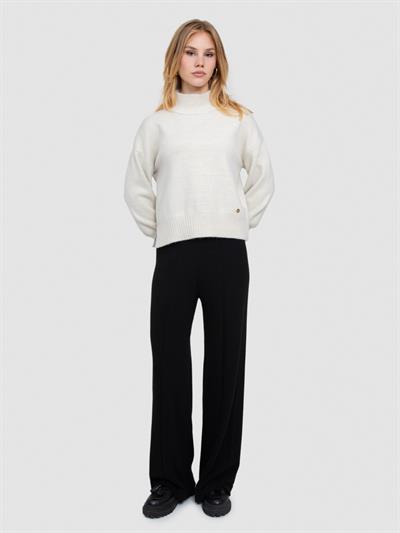 Текстурированный свитер со средним воротником из органического смесового материала. KZK7244KEMIK