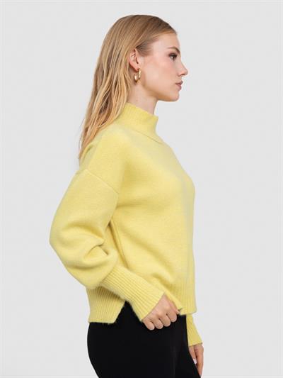 Текстурированный свитер со средним воротником из органического смесового материала. KZK7244SARİ