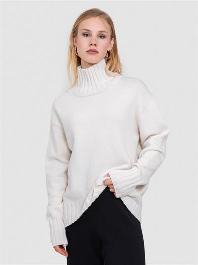 Свитер с воротником из смесовой орановой шерсти и хлопчатобумажной ткани. KZK8552KEMIK