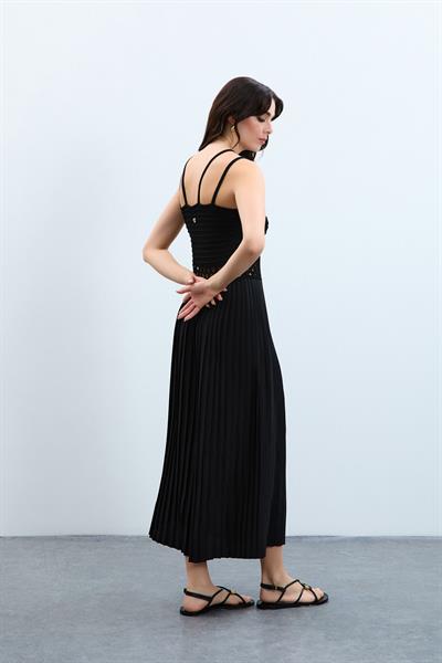 Плиссированное трикотажное платье с детальной отделкой ELB7960SİYAH