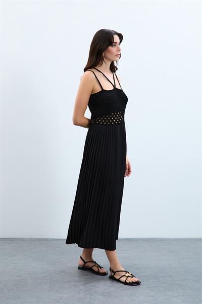 Плиссированное трикотажное платье с детальной отделкой ELB7960SİYAH
