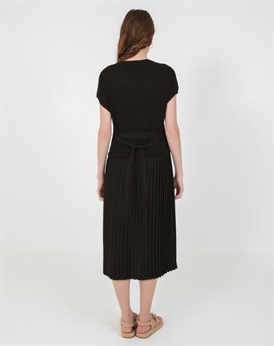 Плиссированное трикотажное платье ELB7796SİYAH