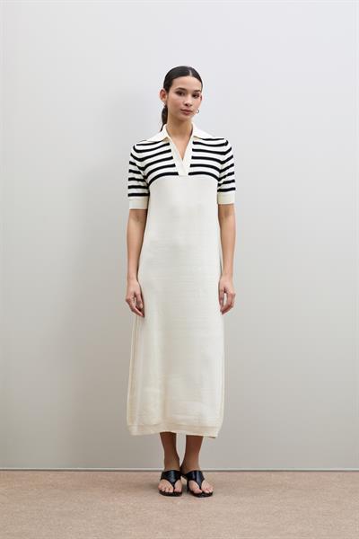 Миди-платье в полоску с воротником-поло и микро-пайетками