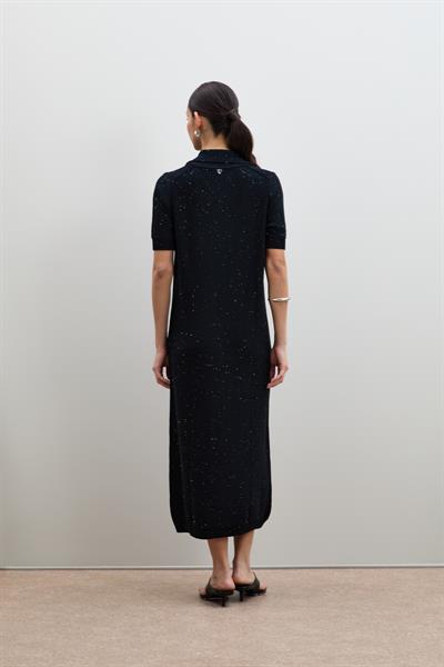 Миди-платье с пайетками и воротником-поло из трикотажа