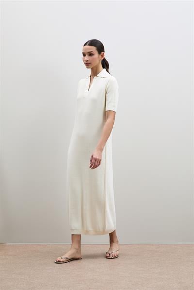 Миди-платье с пайетками и воротником-поло из трикотажа